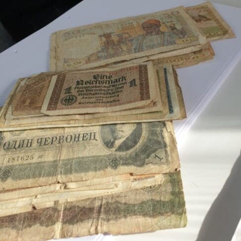 Voit tuoda ryppyiset ja huonokuntoiset setelit kierrätykseen.