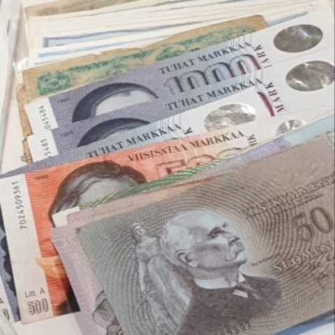 Voit tuoda kaiken kuntoiset setelit kierrätykseen.