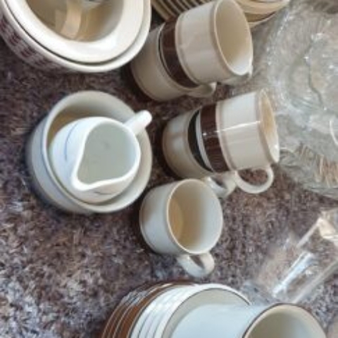 Tarjoa astiasarjoja.