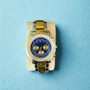 Quartz‑rannekello sininen kellotaulu ja kaksivärinen metalliranneke