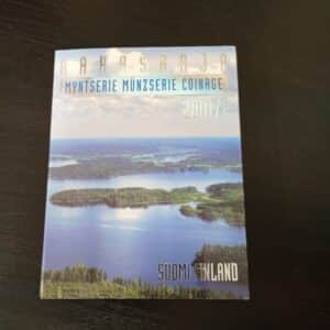 Suomen rahasarja 2001/2002 kansiossa avattuna, näkyvissä markkakolikot