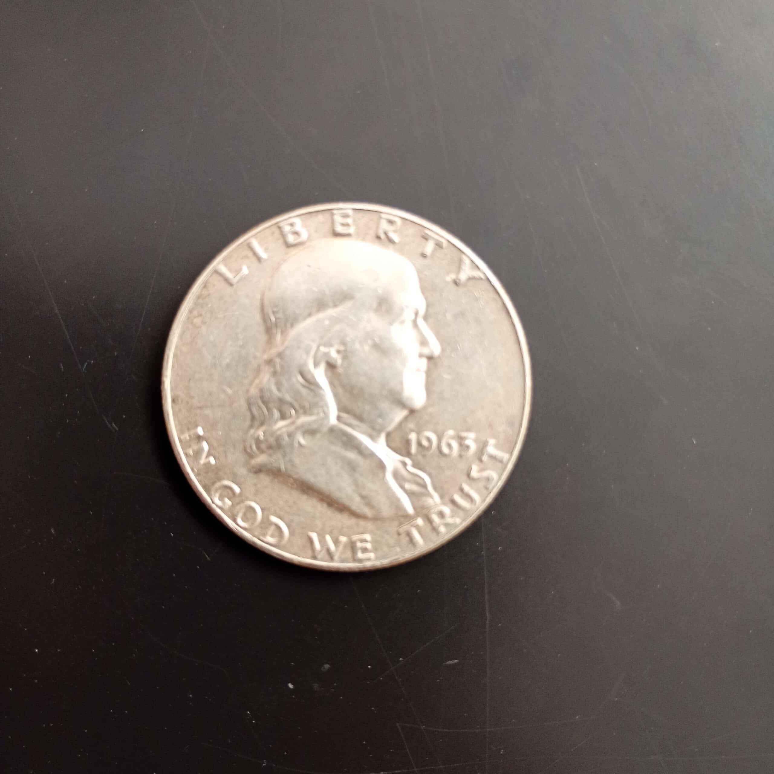 Yhdysvaltain 1963 Half Dollar kolikko, Benjamin Franklin ja Liberty Bell kuvattuna