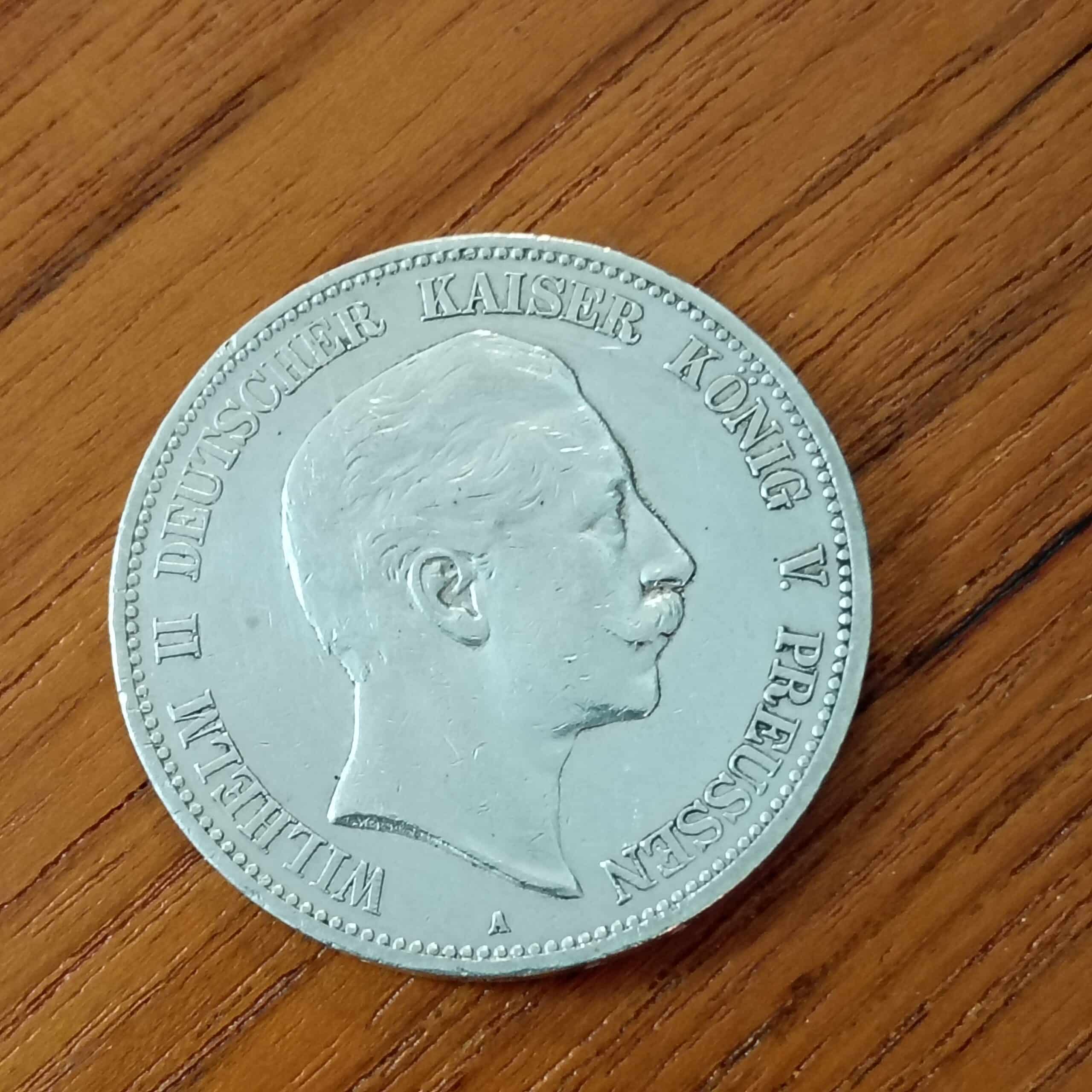 Saksan keisarikunnan 5 markan hopearaha vuodelta 1908, jossa keisari Wilhelm II ja kotkavaakuna