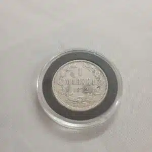 Suomen 1 markan hopearaha vuodelta 1872 suojakotelossa