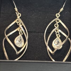 koru, korvakorut, helmi korvakorut, pearl earrings, roikkuvat korvakorut, elegantti koru, design koru, minimalistinen koru